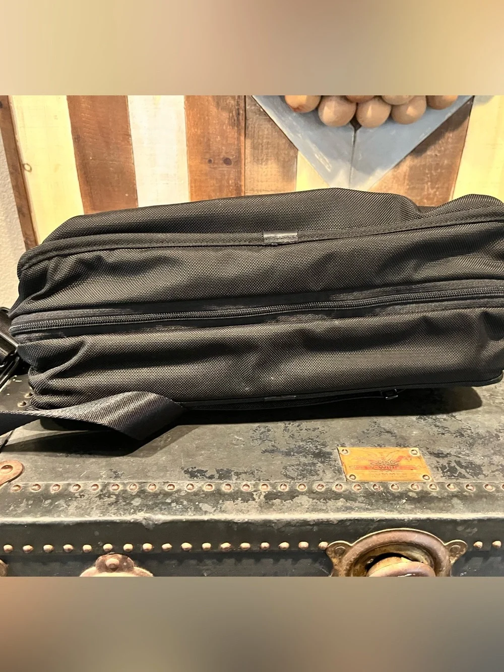 Tumi Alpha 2 expanded soft briefcase crossbody/handle bag